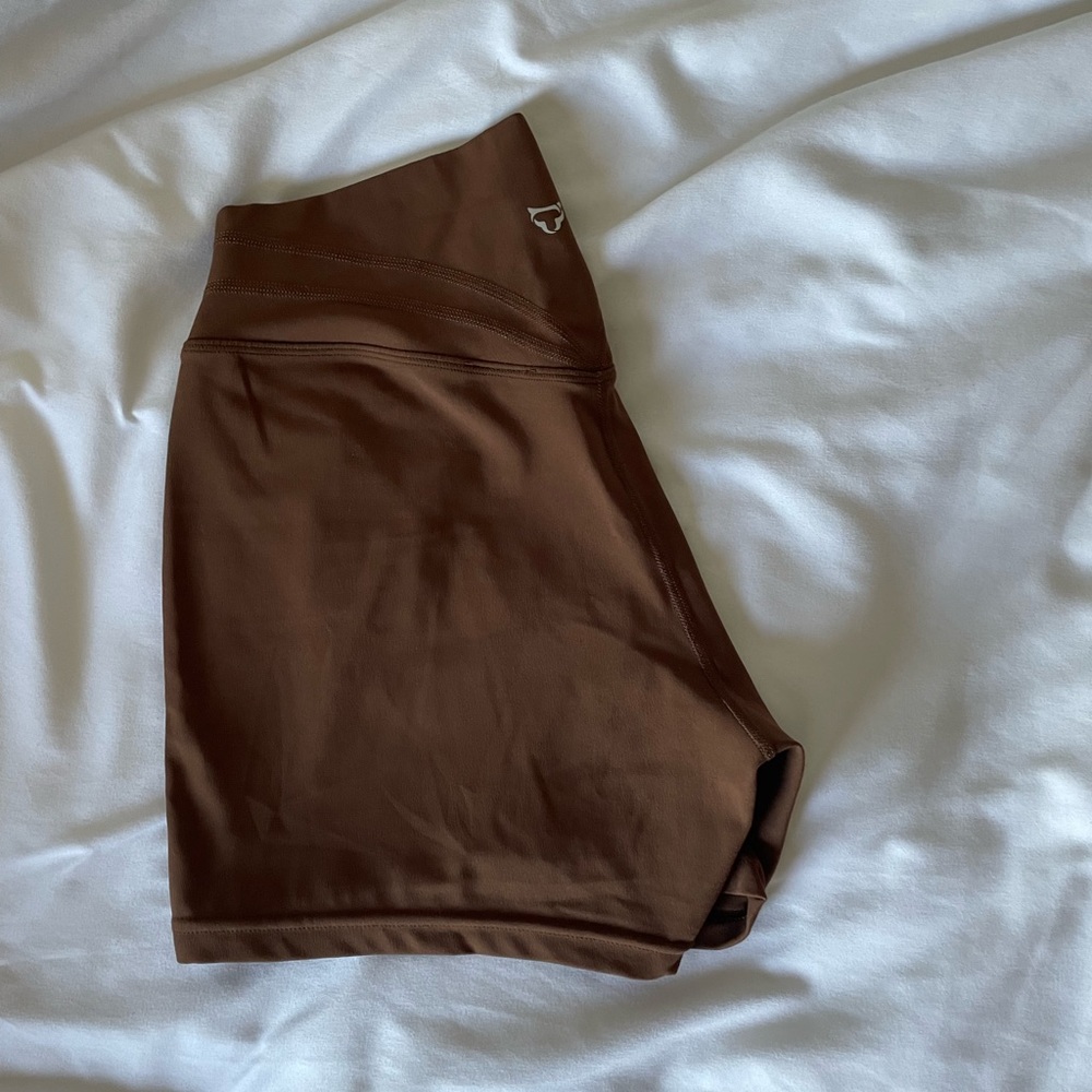 Brown seamless TomTiger gym shorts